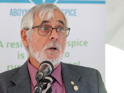 Rotary Club of Fergus-Elora Co-President Bob Wright speaking at Aboyne Rural Hospice Sept 15th Community Kick-off event 
